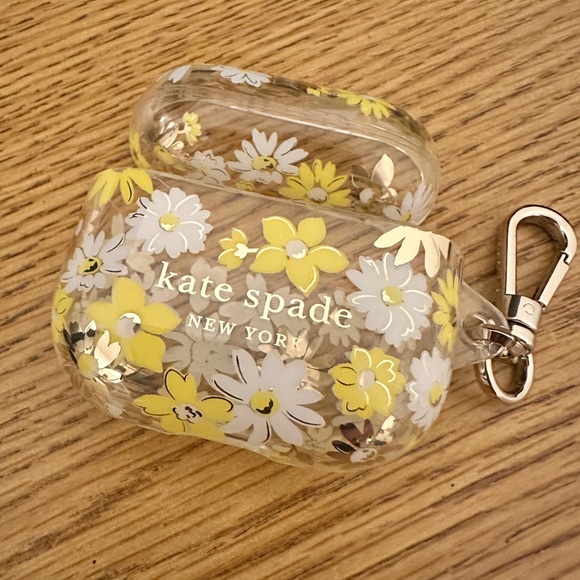Kate Spade Air pod pro 2nd gen case - Picture 3 of 3